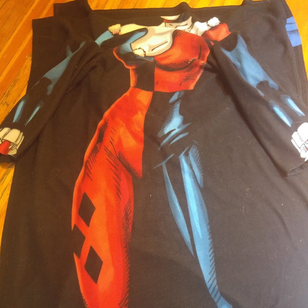 Harley quinn sleeve blanket